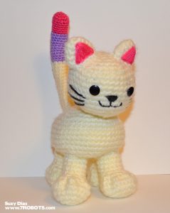 suzy-dias-crochet-white-cat2a
