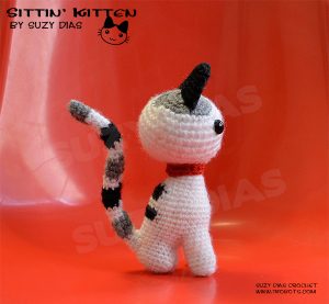 Sittin' Kitten Amigurumi by Suzy Dias